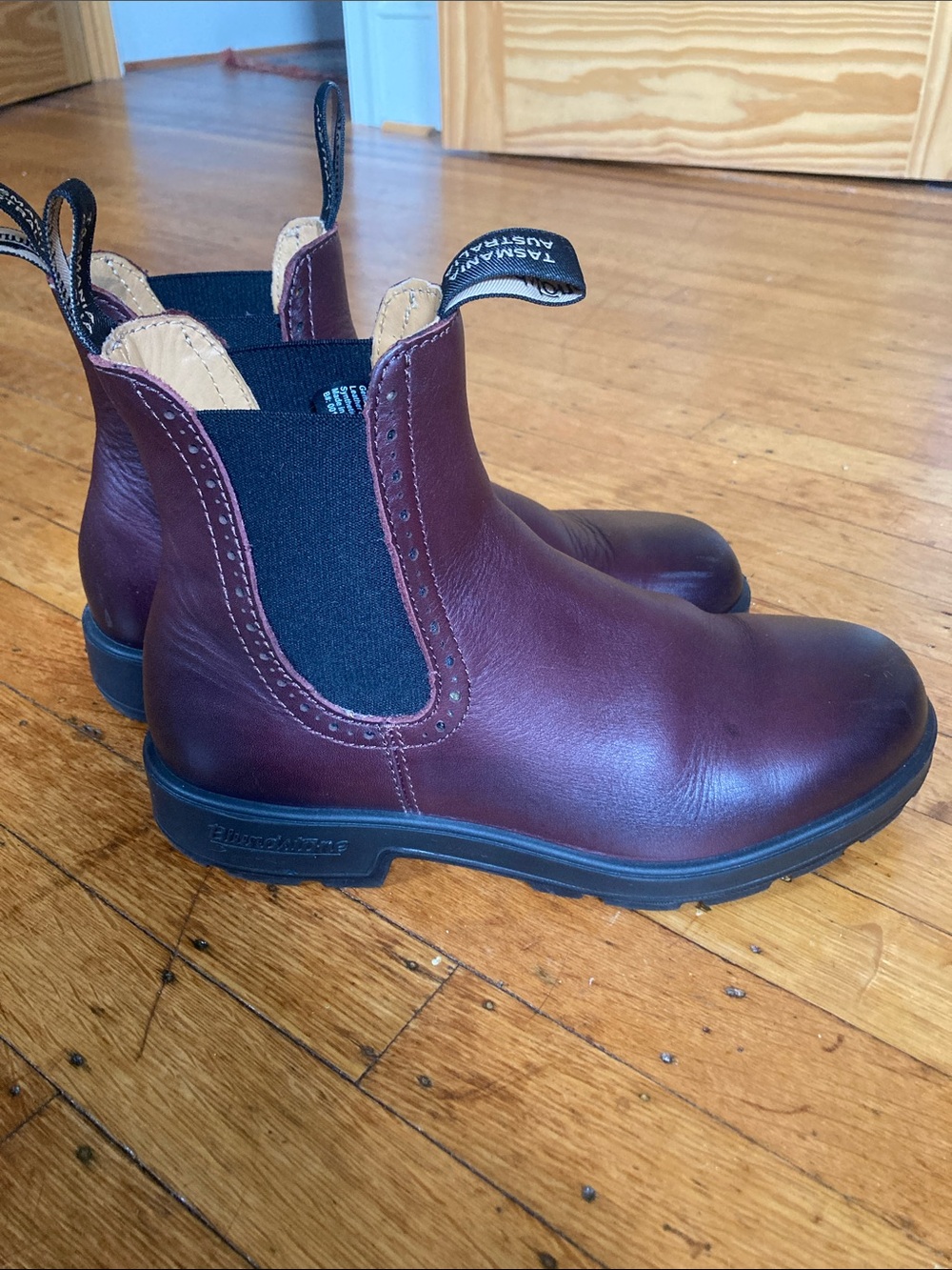 Blundstone Boots in Burgundy Leather